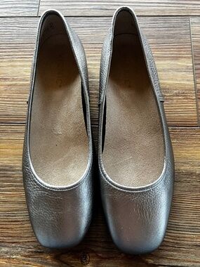 Vionic Orinda Shoes Womens Size 8.5 US Silver Leather Ballet Flats Slip On